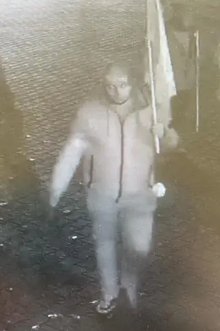 Policja publikuje wizerunki osób, które używały środki pirotechniczne na marszu 11 listopada