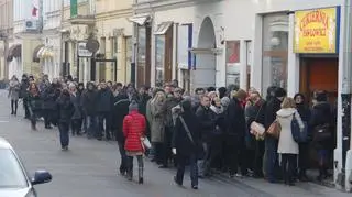 Kolejka do cukierni przy Chmielnej