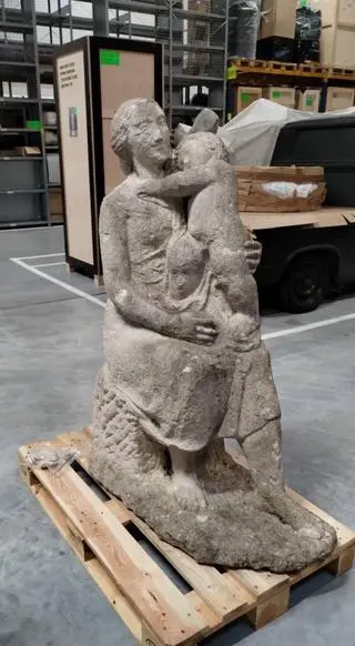 Rzeźba "Macierzyństwo" w magazynie MSN