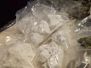 Narkotyki, broń i gotówka znalezione u 46-latka