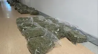 Przedmioty i samochody zabezpieczone przez policjantów