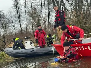 Auto zatopione w rzece w powiecie pułtuskim 