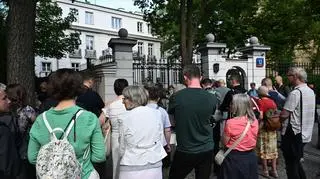 Protest przed budynkiem Nuncjatury Apostolskiej 