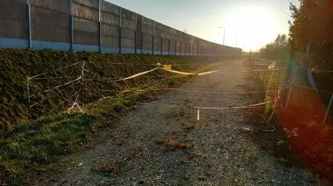 Nielegalna zapora na drodze serwisowej