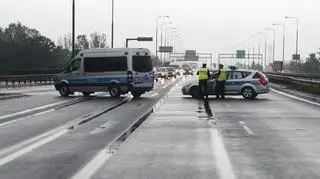 Policja blokuje trasę AK