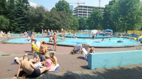 Ponad 30 basenów w całym mieście. Idealne na upały