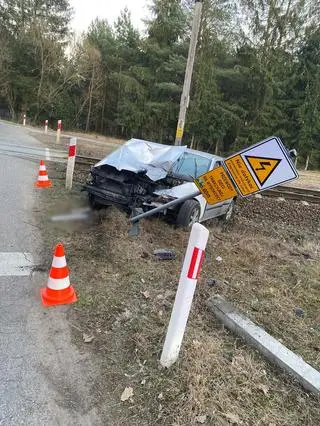 Kierowca wjechał wprost pod pociąg