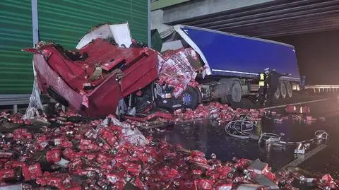 Z ciężarówki wypadły puszki z piwem