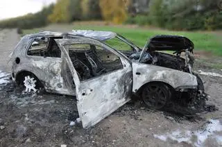 Sprawca kolizji podpalił cudze auto