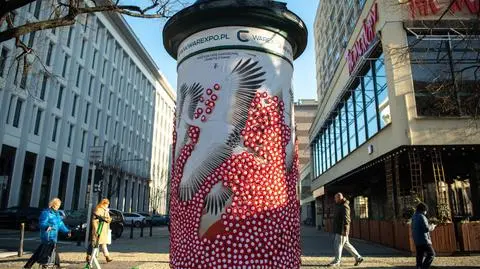 Warszawa rozdaje biało-czerwone kokardy na Święto Niepodległości 