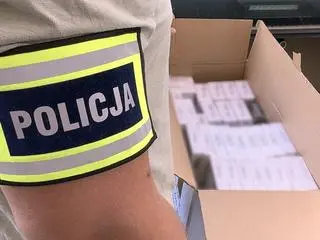 Policjanci zatrzymali 39-latka, który posiadał i sprzedawał nielegalnie papierosy