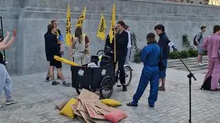 Protest "Warszawa nie śpi" 