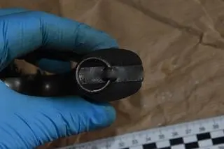 Policjanci zabezpieczyli nielegalną broń i amunicję