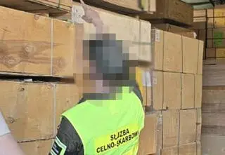 Trzy osoby zatrzymane za import sklejki z Rosji i Białorusi
