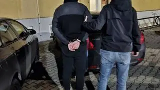 Policjanci zatrzymali 18-latka podejrzanego o oszustwo