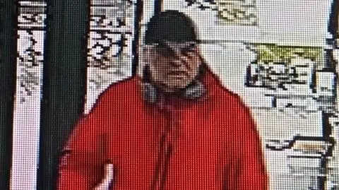 Policja poszukuje dwóch mężczyzn podejrzanych o kierowanie gróźb 