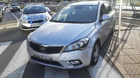 Policja: pijany kierowca spowodował kolizję i uciekł