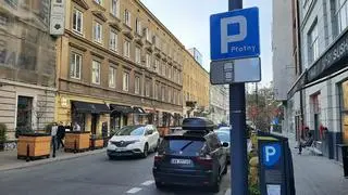 Miejsca parkingowe na ulicy Zgoda