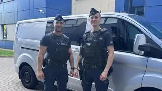Policjanci pomogli mężczyźnie, który zadławił się cukierkiem