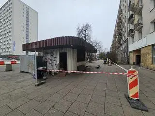 Tramwajarze zajęli się wyburzeniem budki