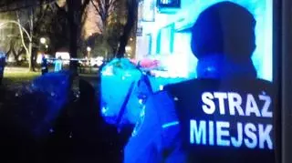 Interwencja strażników miejskich przy ulicy Kinowej w Warszawie 