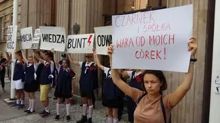 Protest "Gruntujemy Cnoty Niewieście"