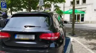 Zaparkował na kopercie, miał skserowaną kartę 
