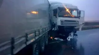 Tir stanął w poprzek