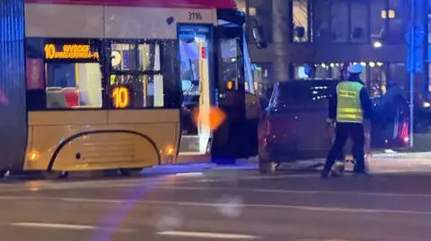Zderzenie tramwaju z teslą