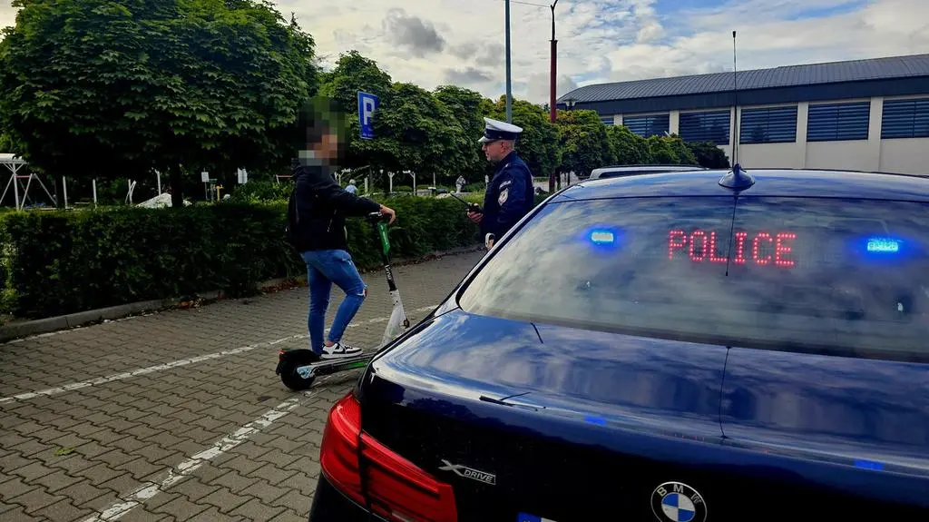 13-latek wyprzedzał tira, 15-latka wjechała w mur. Lekarz o "jeźdźcach hulajnóg"