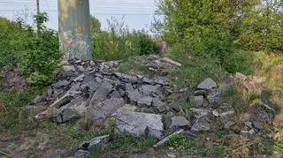 Składowisko śmieci na miejskiej działce przy ul. Liczydło