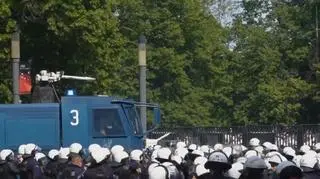 Kibice próbowali sforsować bramę Stadionu Narodowego