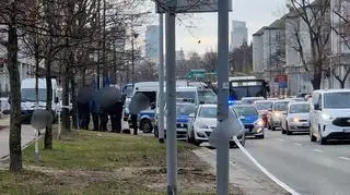 Interwencja służb w alei "Solidarności"