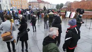 Na placu Zamkowym spotkali się przedstawiciele czterech zamkniętych branż