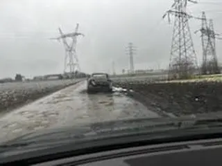 Pożar samochodu pod Ożarowem Mazowieckim