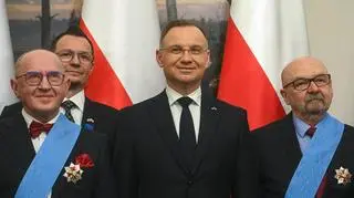 Prezydent RP Andrzej Duda, prof. Ryszard Legutko i prof. Henryk Skarżyński podczas uroczystości wręczenia odznaczeń państwowych 