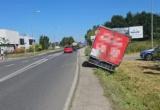 Auto w rowie, kierowcy brak. Zgubił go jeden drobiazg