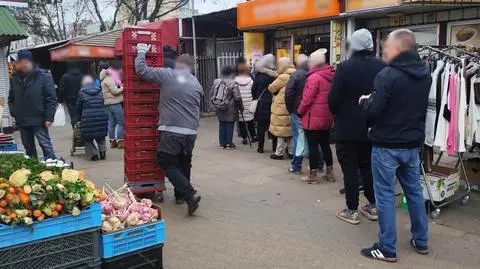 Kolejka do piekarni przy Rembielińskiej