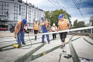 Remont torowiska na placu Zawiszy