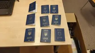 Przedmioty i samochody zabezpieczone przez policjantów