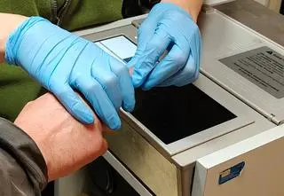 16-latek zaatakował obcokrajowców, jego ojciec został aresztowany