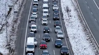 Ciężarówka przewróciła się na S7