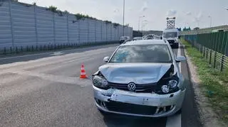 Korek na S2 po zderzeniu kilku aut z ciężarówką