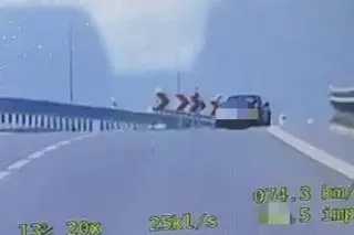 Jechał pod prąd tuż przed maską policjantów