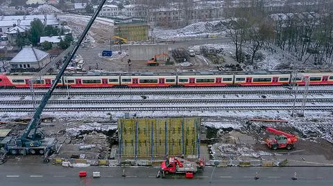 Rosną podpory wiaduktu nad linią kolejową