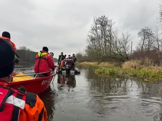 Auto zatopione w rzece w powiecie pułtuskim 