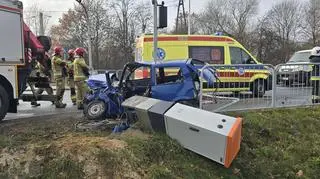 Starszy mężczyzna wymusił pierwszeństwo, doszło do zderzenia z ciężarówką