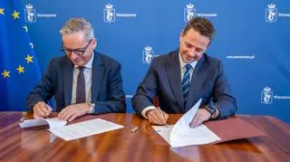 Prezydent Warszawy i prezes BGK podpisali umowę w sprawie ePłatności w aplikacji mObywatel