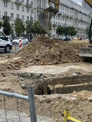 Prace na rogu Marszałkowskiej i Królewskiej