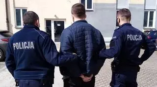 Policja zatrzymała podejrzanego o znęcanie się nad żoną i grożenie dzielnicowemu